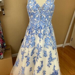 Floral Elegance Dress in Blue and White